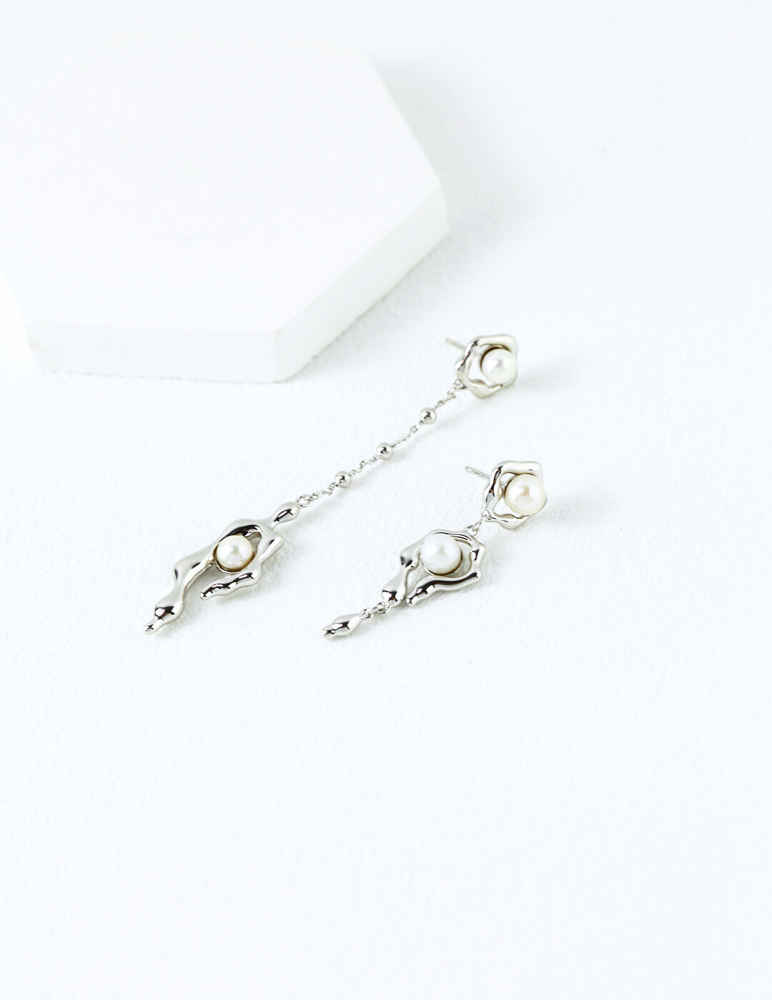 Elegant Flow Pearls Earrings