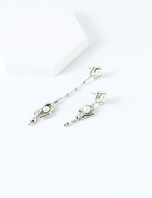 Elegant Flow Pearls Earrings